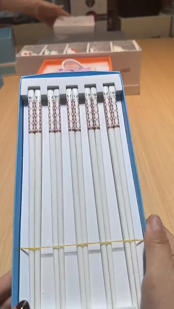 【闪购商品】瓷片锅碗瓢盆一件不剩