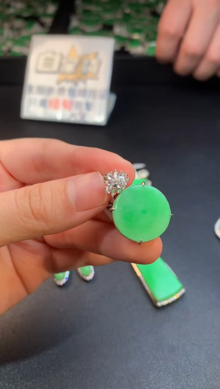 【闪购商品】翡翠颈饰银S925镶嵌翡翠