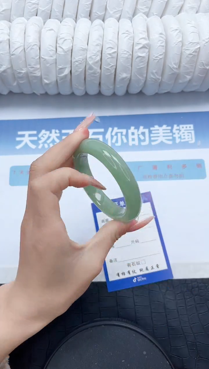 【闪购商品】石英质玉手镯未镶嵌53-56