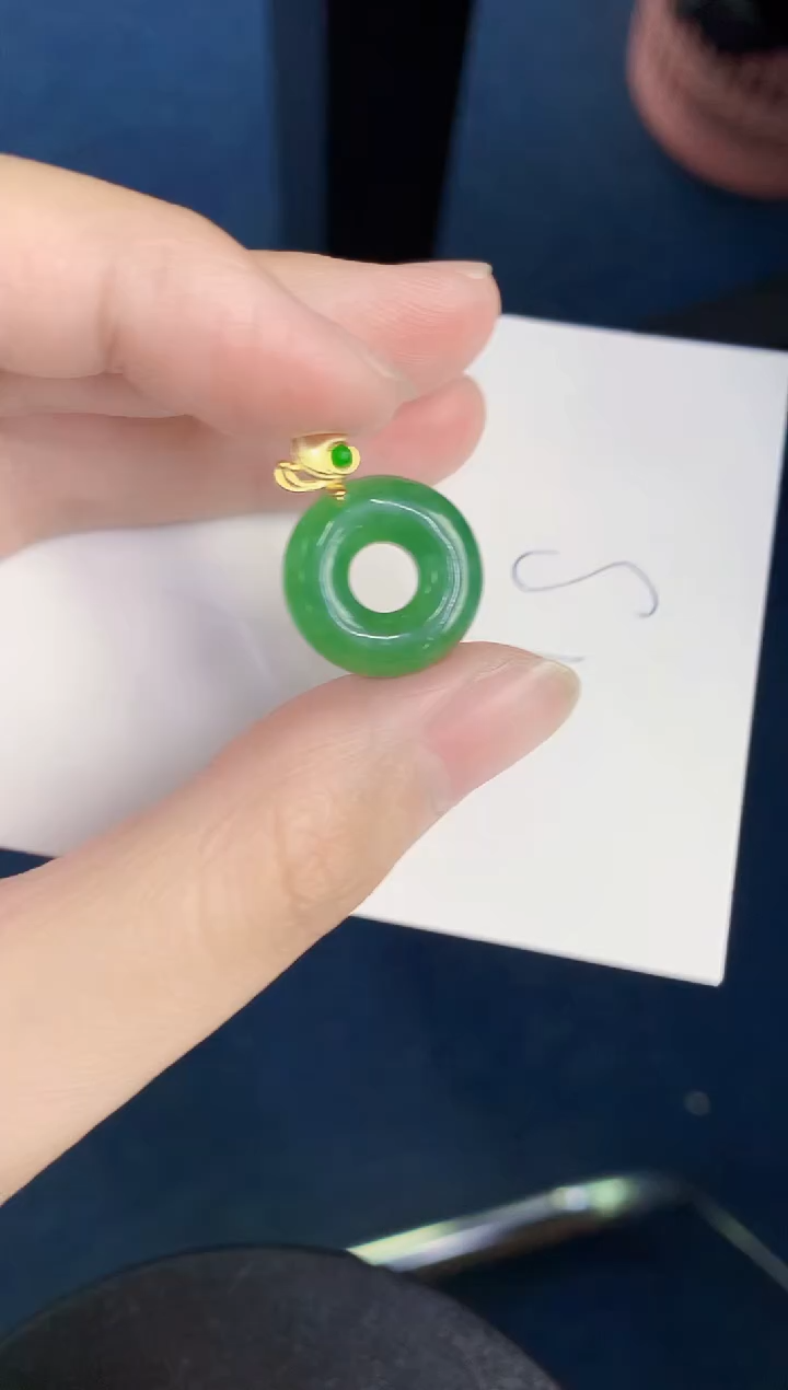 翡翠未镶嵌颈饰天然翡翠缅甸A货