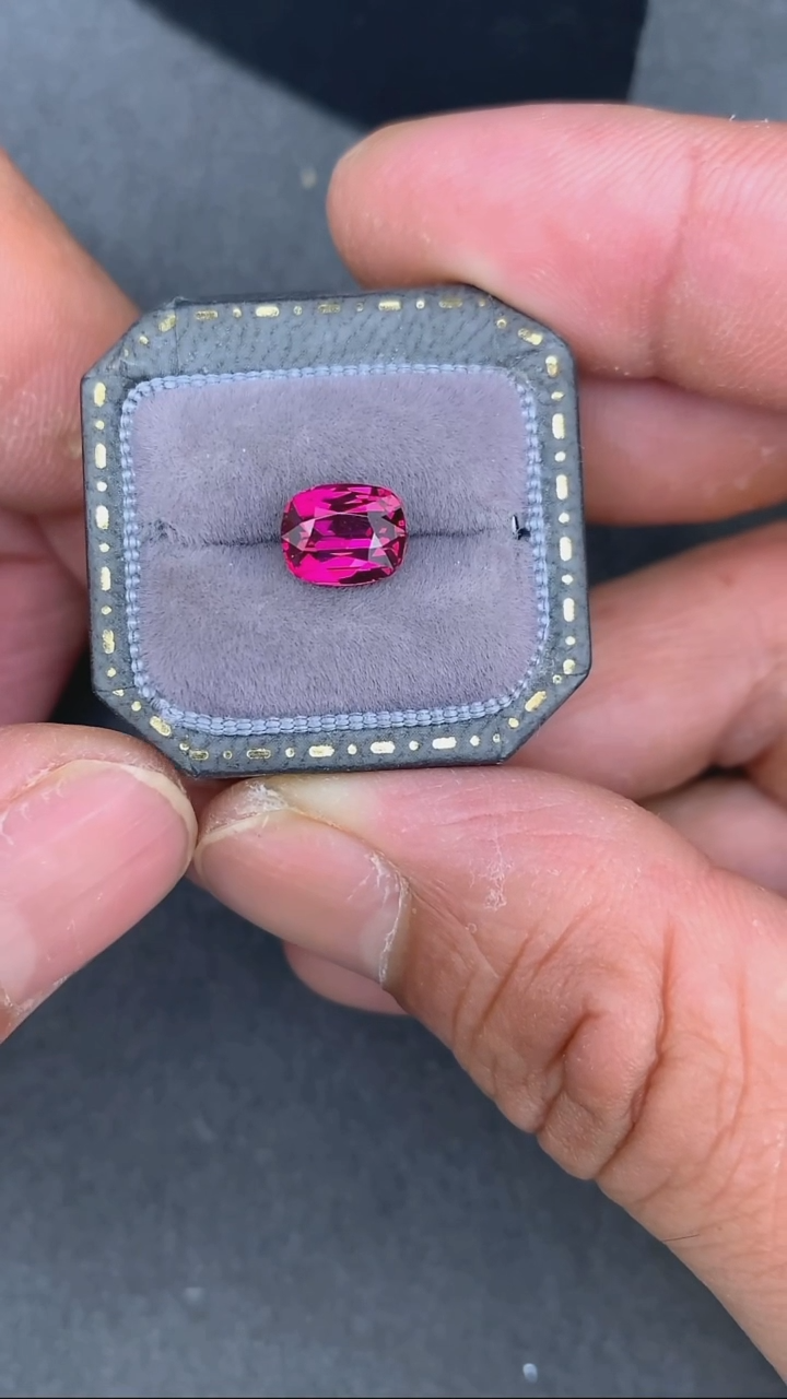 石榴石裸石未镶嵌2.215克拉