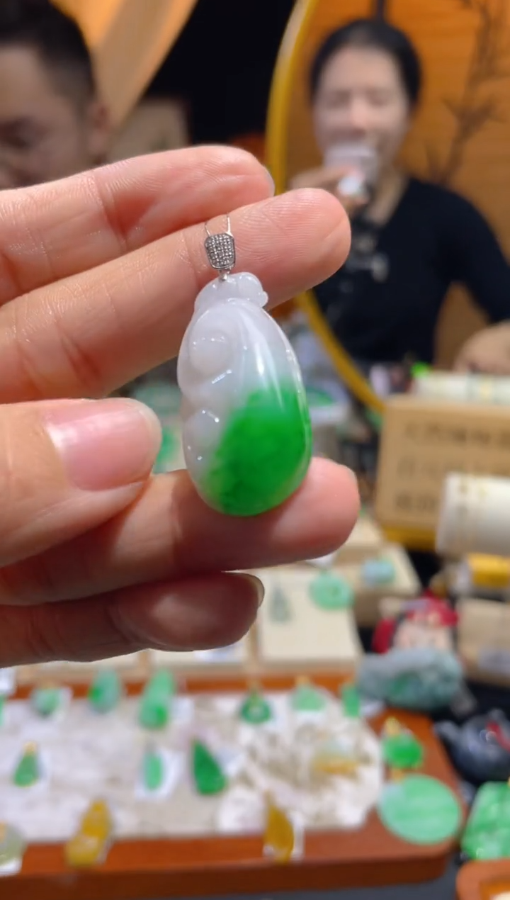 【闪购商品】翡翠颈饰18K金镶嵌假一赔三