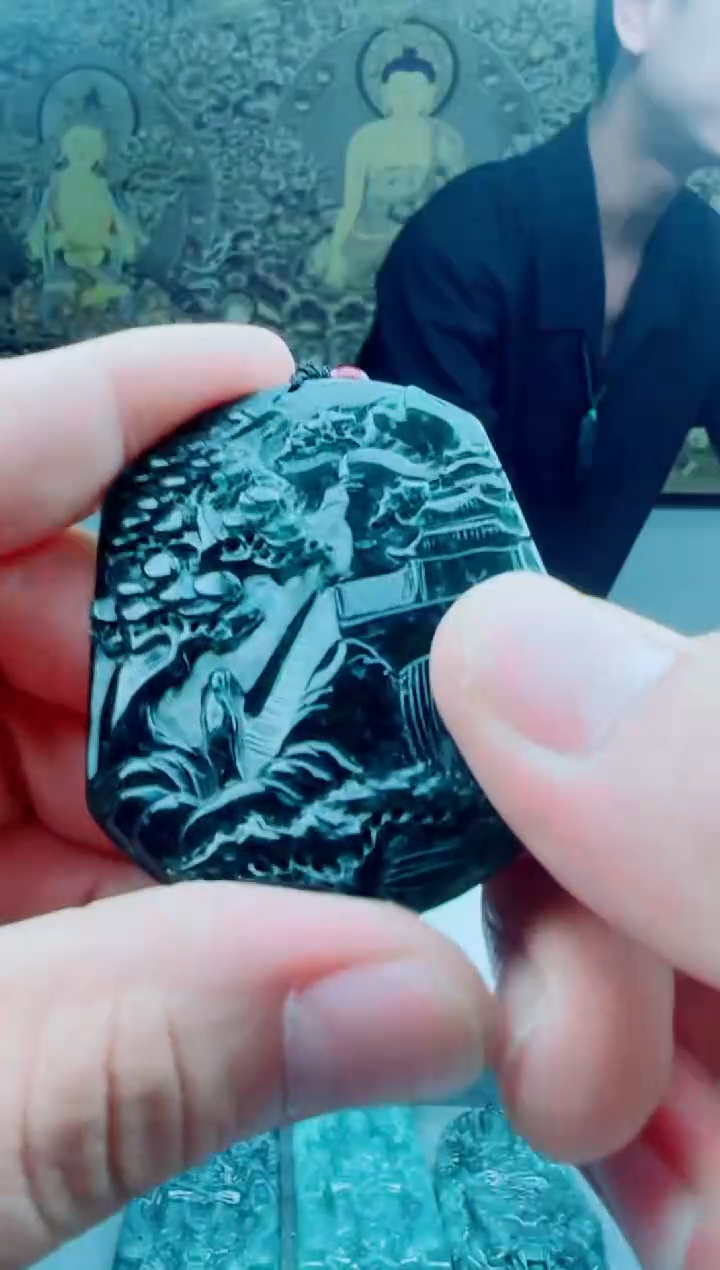 翡翠未镶嵌颈饰                