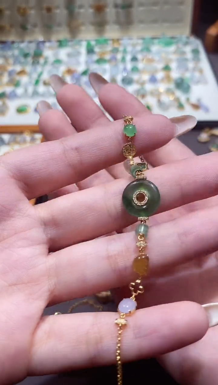 颈饰18K金镶嵌翡翠小*梨111111