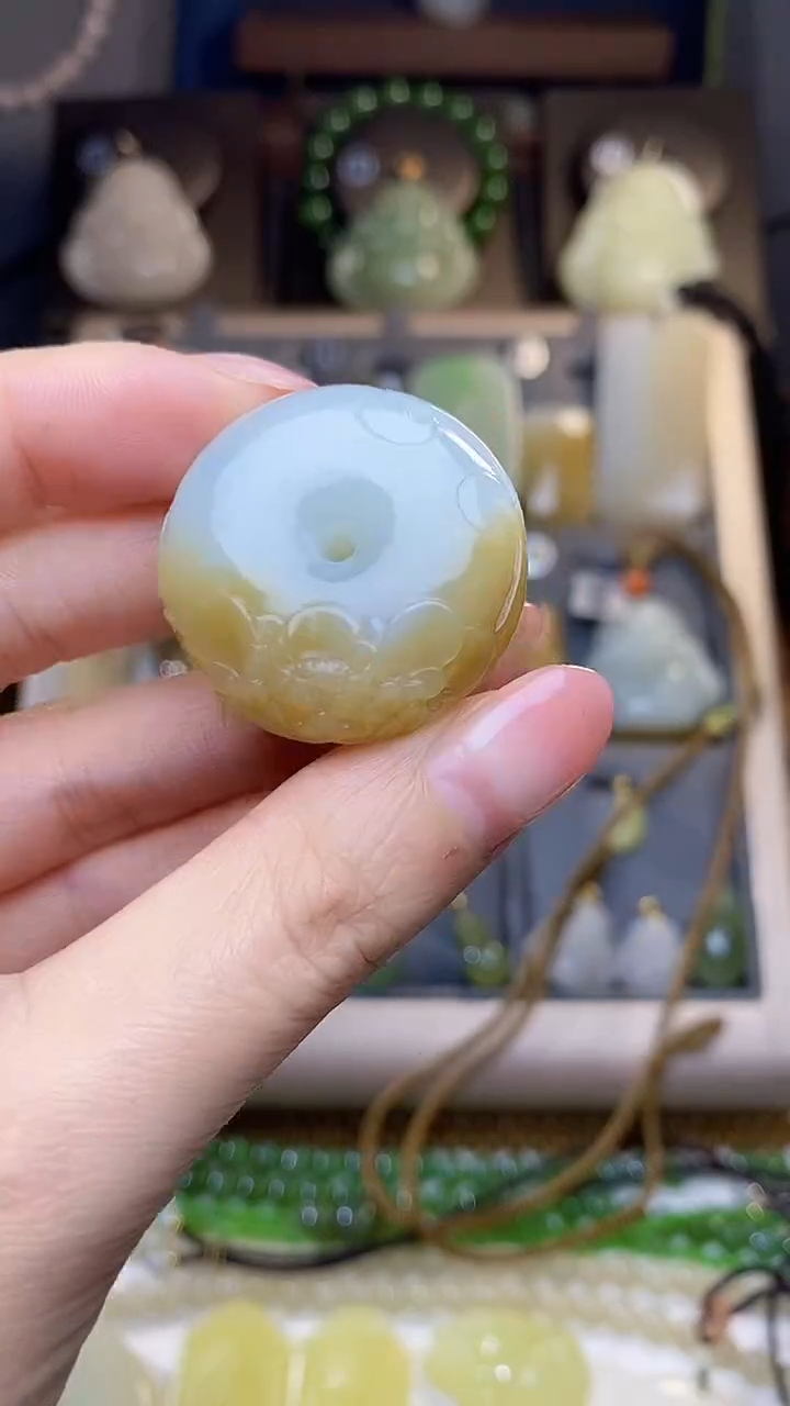 【闪购商品】和田玉颈饰未镶嵌平安扣