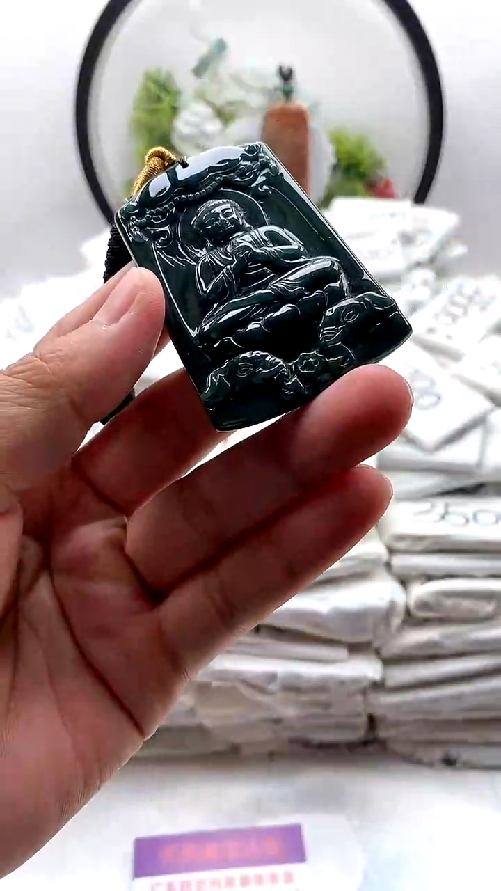 翡翠未镶嵌颈饰普贤