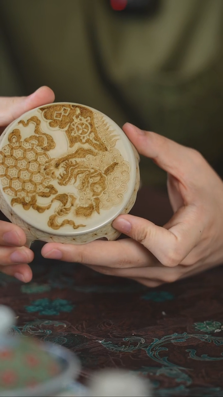 茶壶紫砂34 釉里金狮球盖置