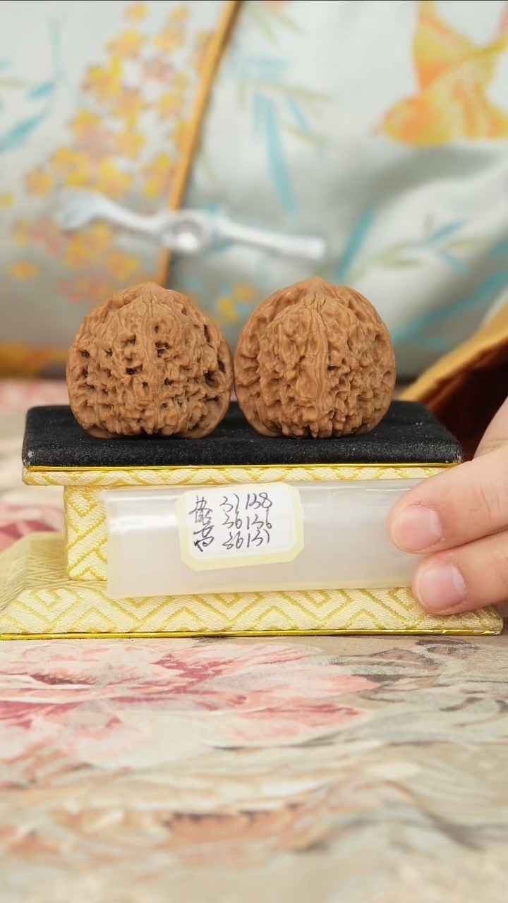 【闪购商品】文玩核桃把件赵喜满南将石