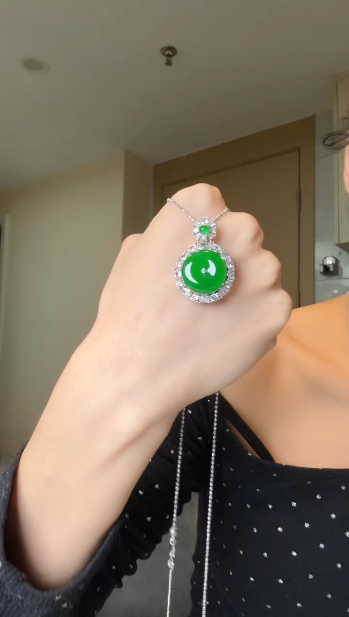 【闪购商品】翡翠吊坠(不含链)银S925镶嵌天然翡翠吊坠