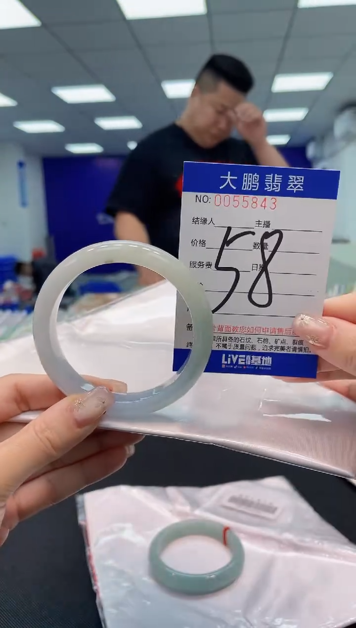 【闪购商品】翡翠手镯未镶嵌AAAAAAAAAA