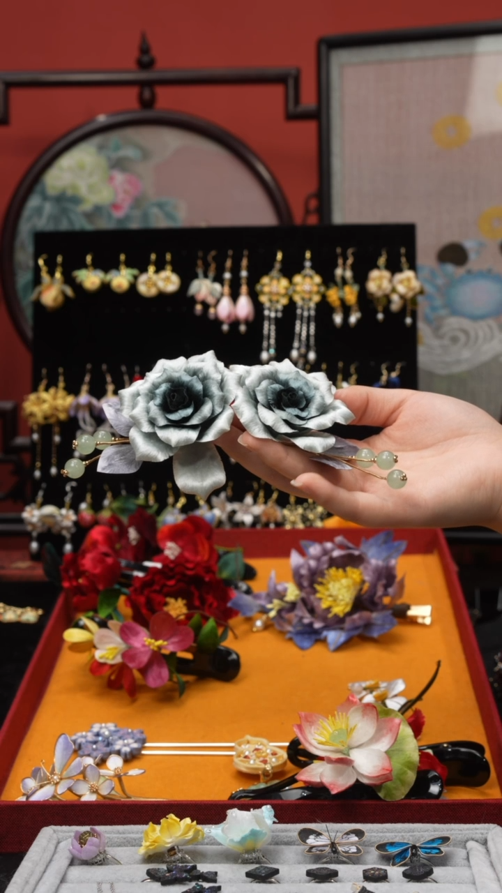 刺绣美****哥非遗手工绒花饰品改懒人夹