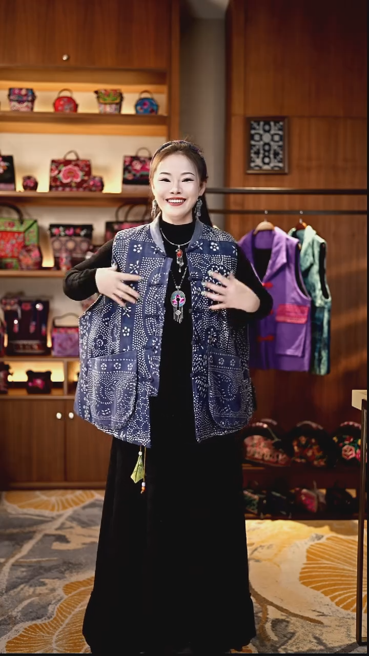 刺绣私人定制苗族手工衣服Z9482