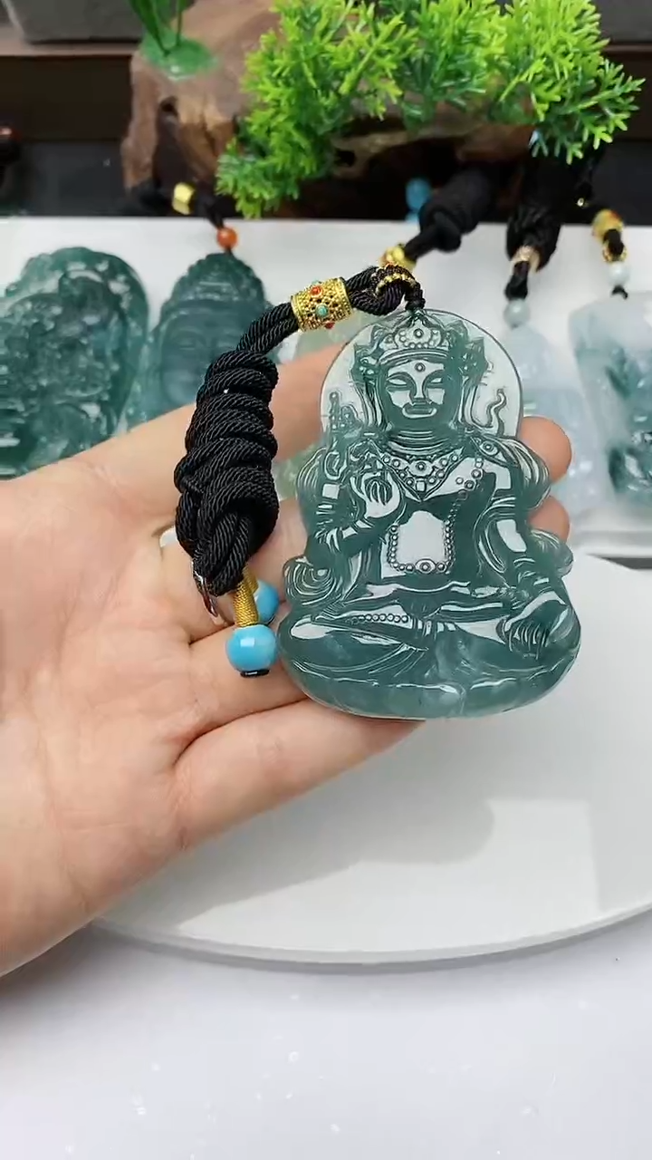 【闪购商品】翡翠颈饰未镶嵌         