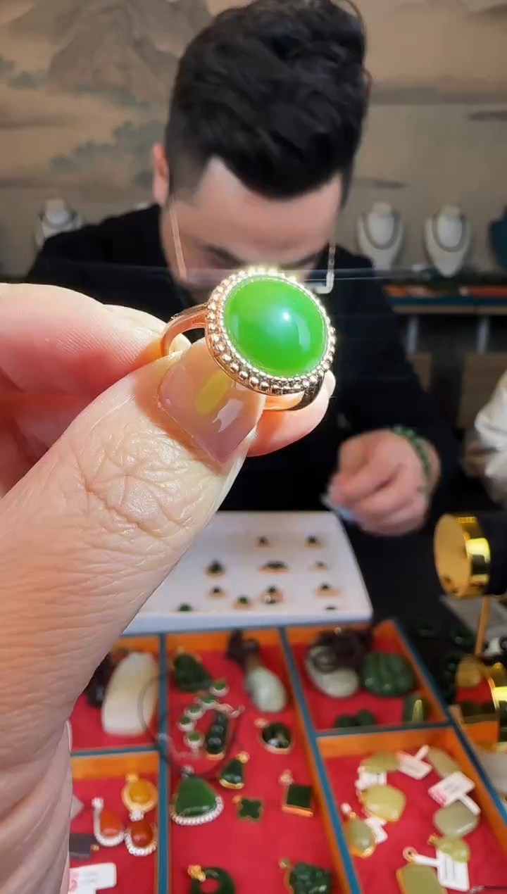 未镶嵌戒指和田玉圆蛋面