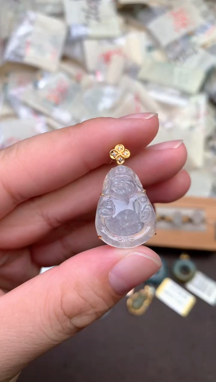 18K金镶嵌挂件翡翠 —