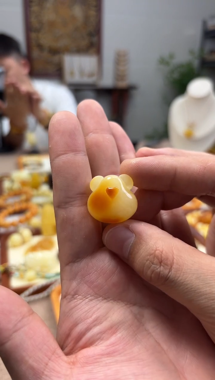 【闪购商品】蜜蜡裸石未镶嵌小熊头4.3g