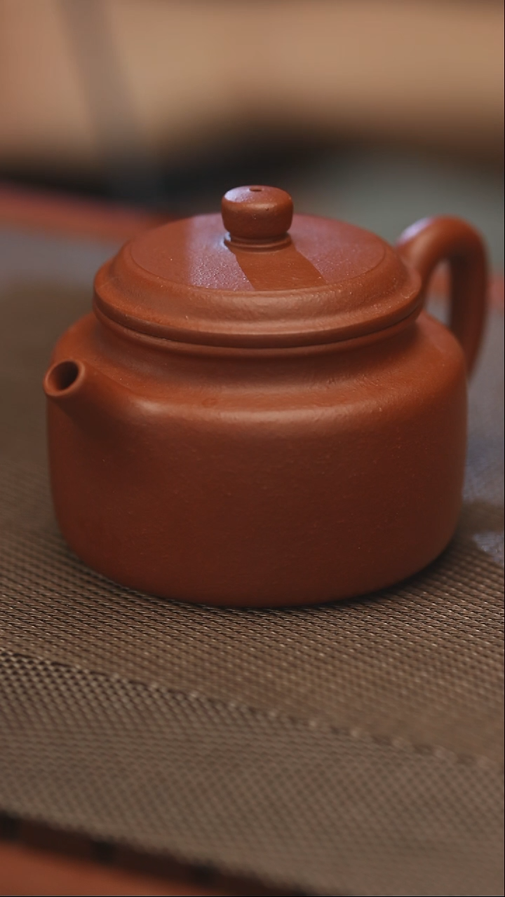 茶壶紫砂生砂朱泥德中半手130毫升