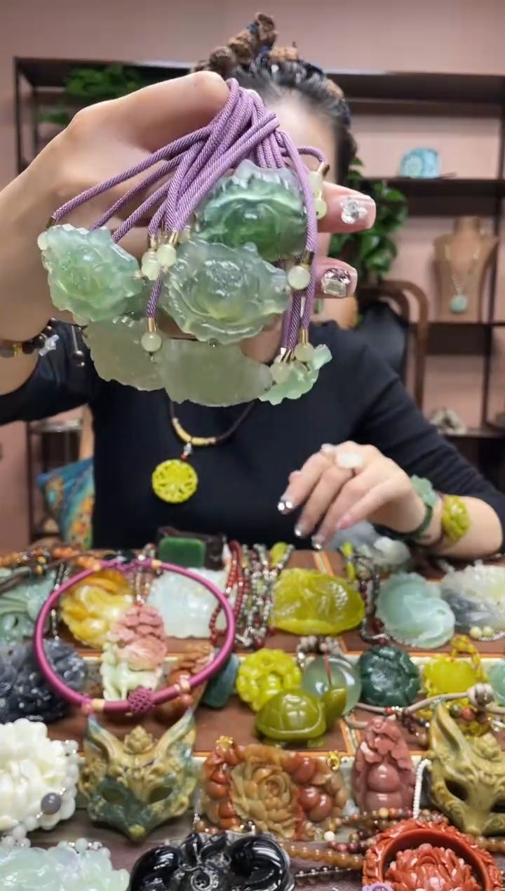 未镶嵌岫玉吊坠多样性发货发其中之一