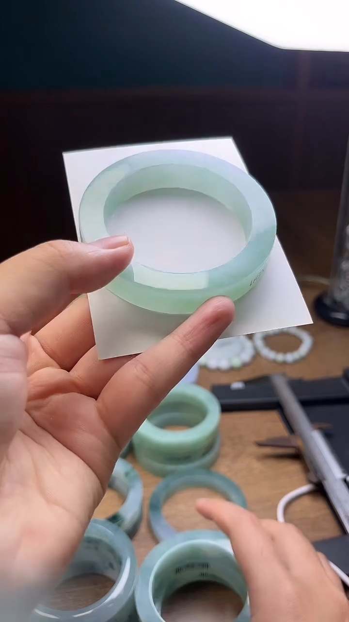 未镶嵌手镯定制翡翠?**?定制