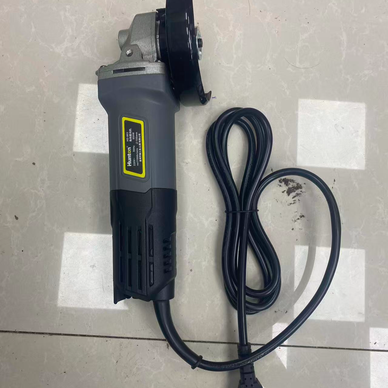 灰色插线大功率角磨机 摩托车维修