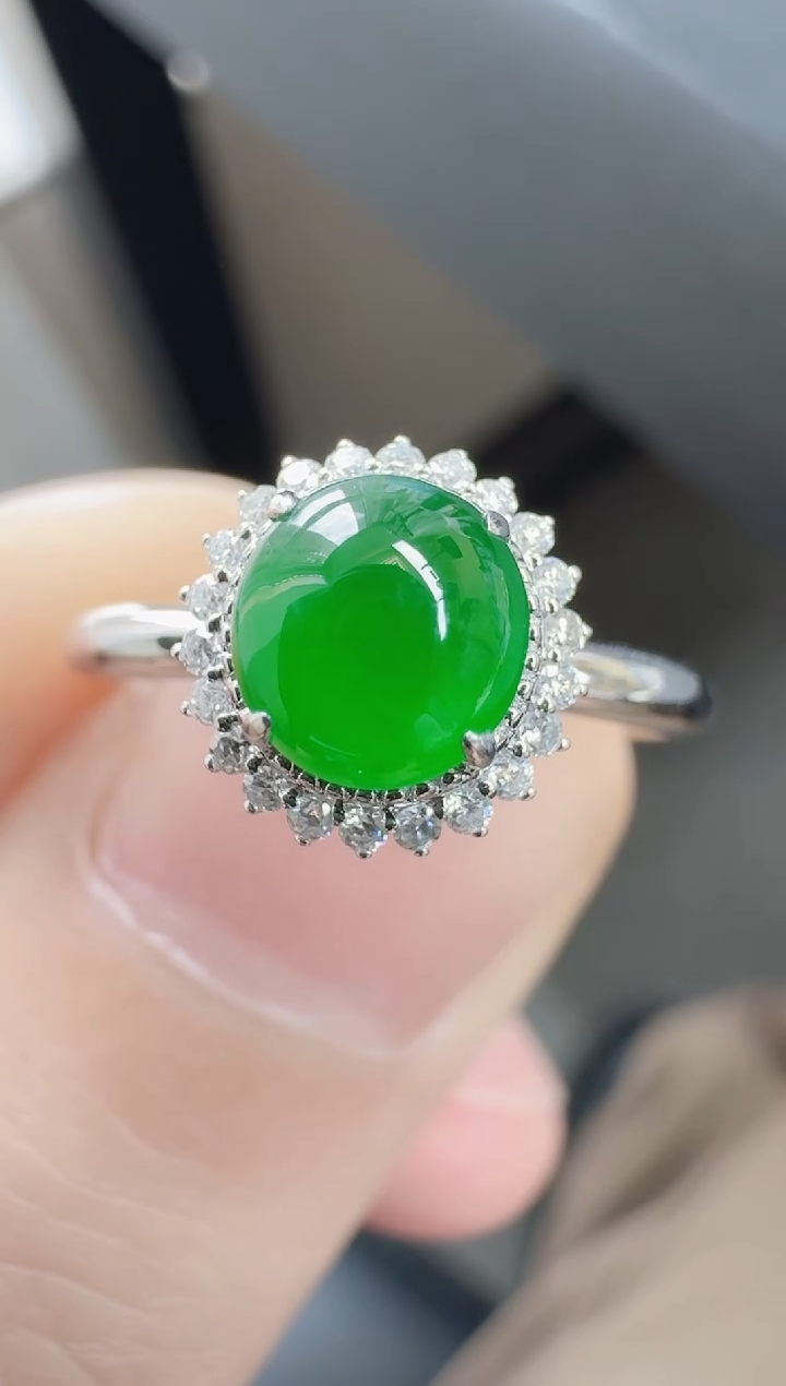 18K金镶嵌戒指翡翠如**水寄售回流，24小时鉴赏期