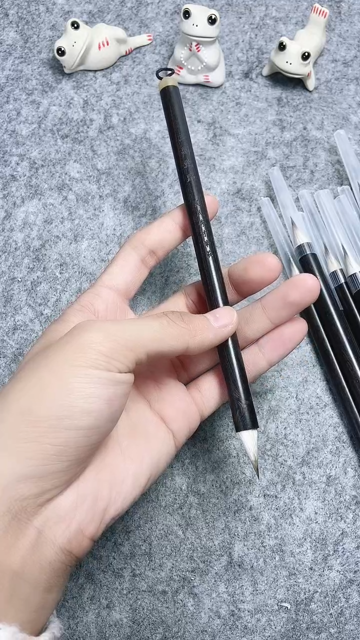 三副鸡距兼毫毛笔一支