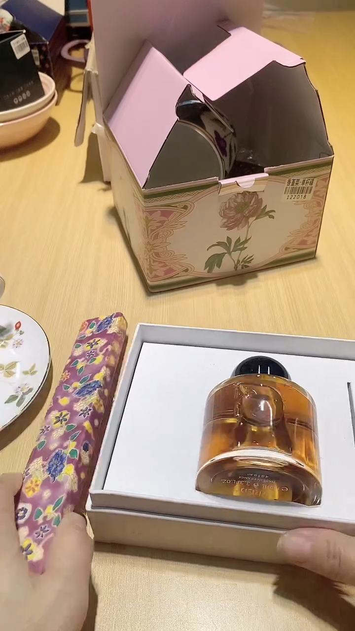 【闪购商品】瓷片锅碗瓢盆一件不剩 图书馆