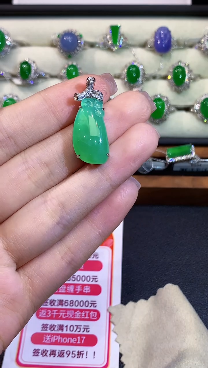 吊坠(不含链)18K金镶嵌翡翠多样性发其一