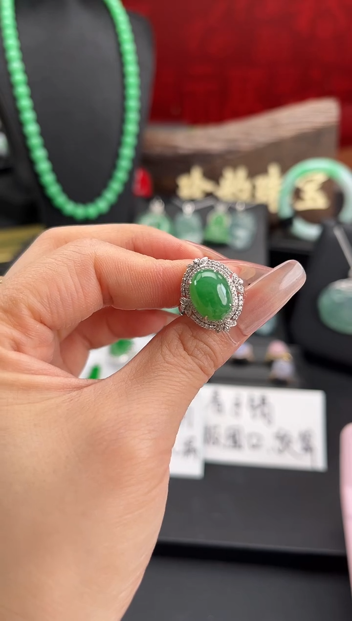 翡翠戒指18K金镶嵌戒指