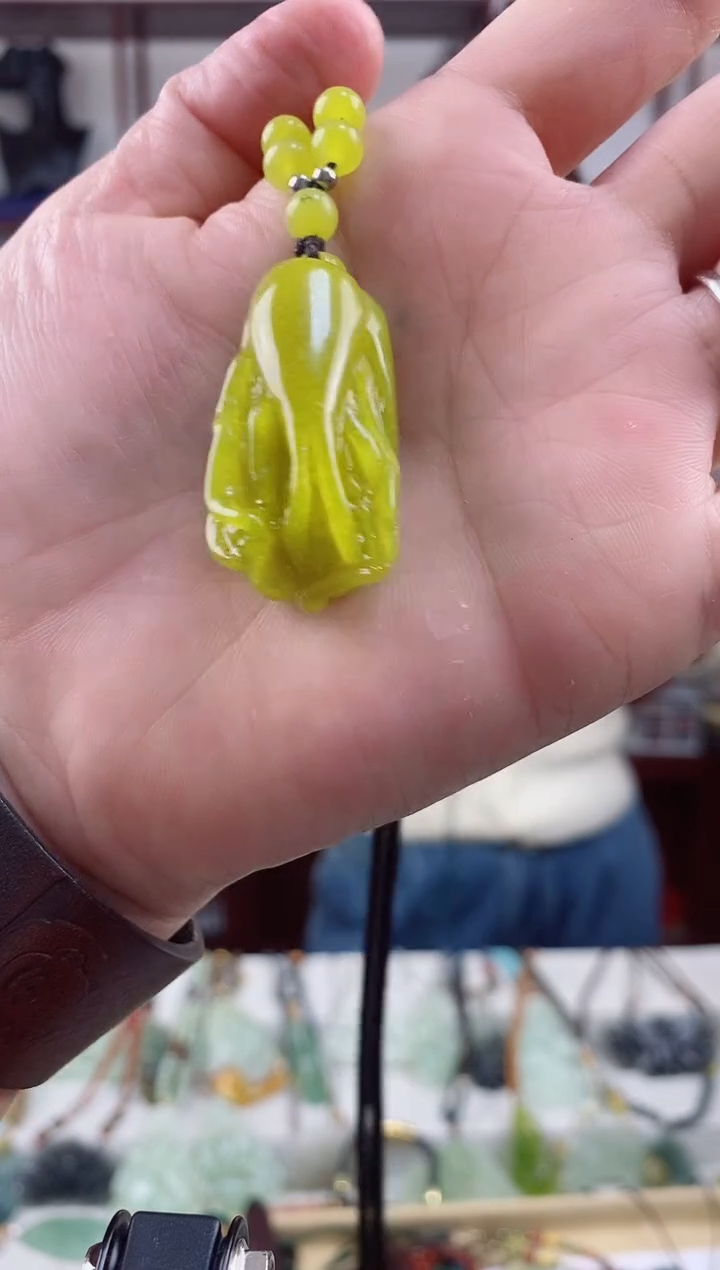 未镶嵌岫玉颈饰1