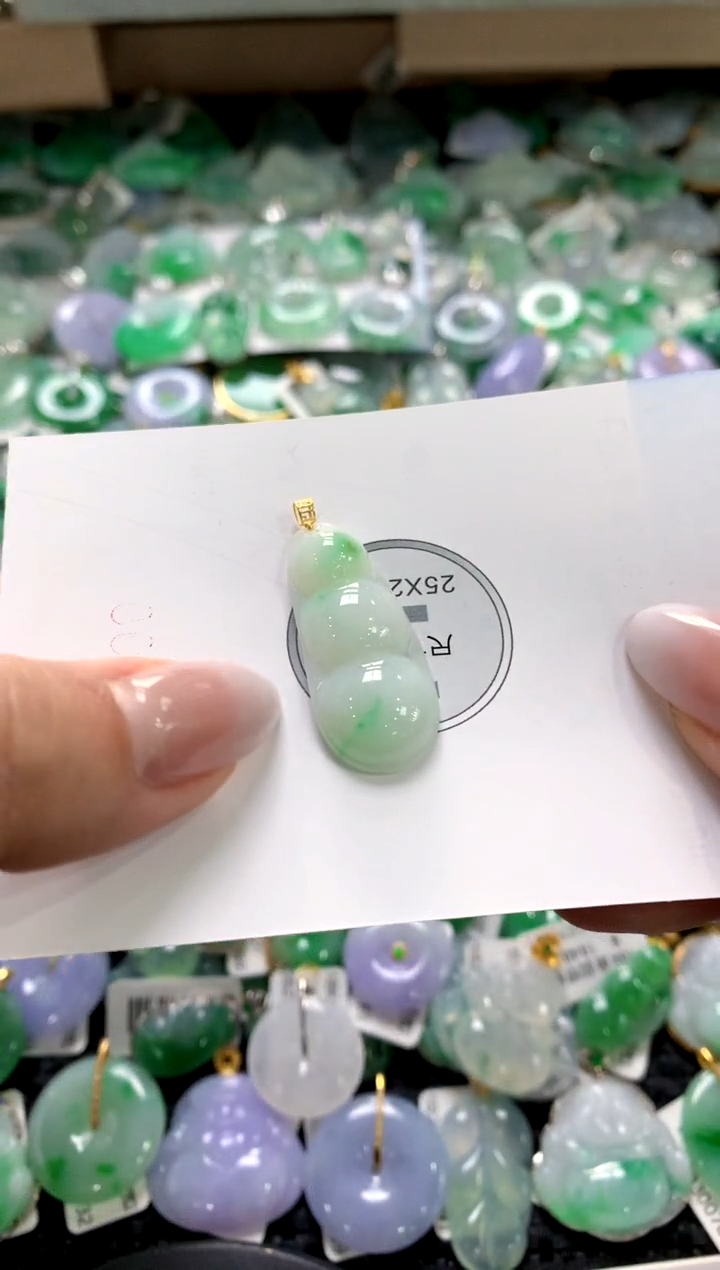 颈饰18K金镶嵌翡翠1111111111111111