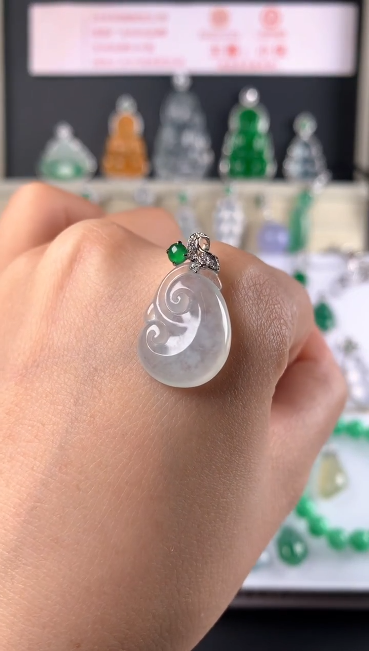 吊坠(不含链)18K金镶嵌翡翠吊坠