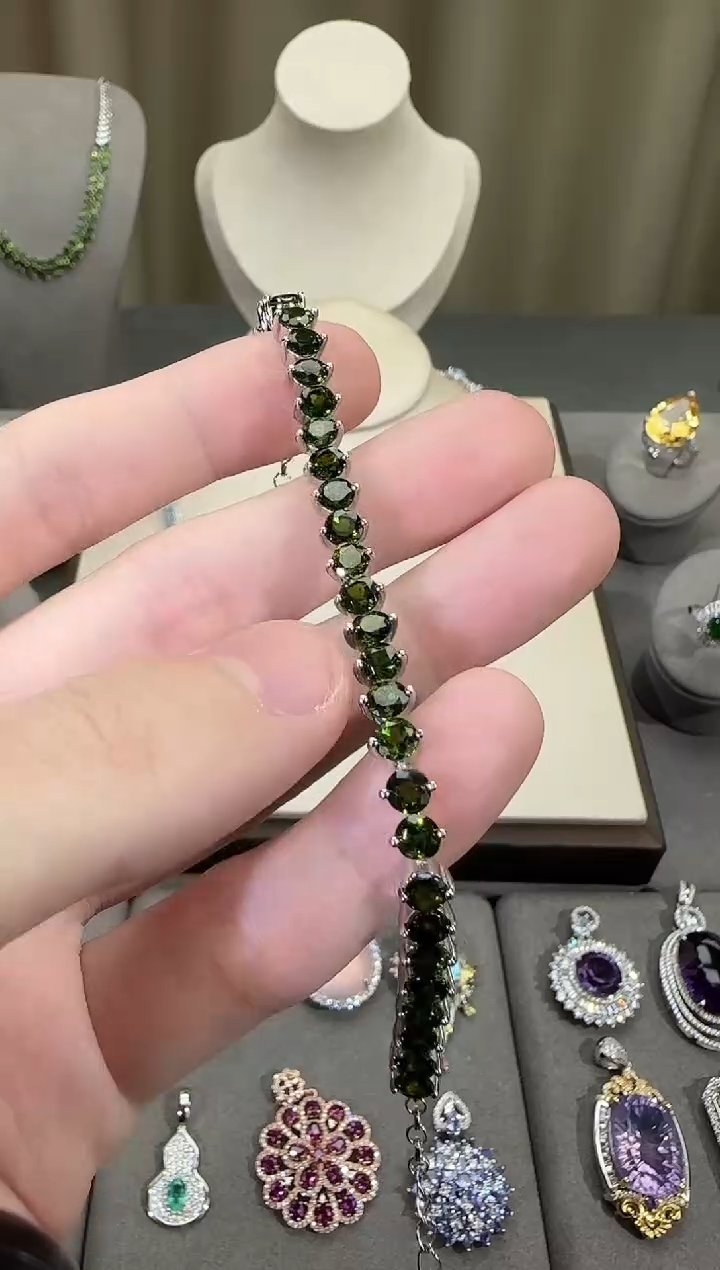 银S925镶嵌透辉石手链5mm手链简约设计款