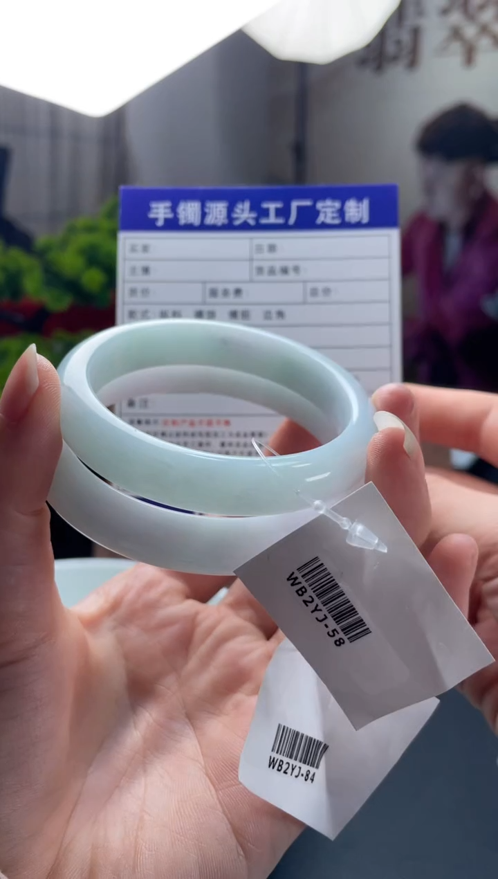 未镶嵌手镯定制翡翠抱****3成品手镯