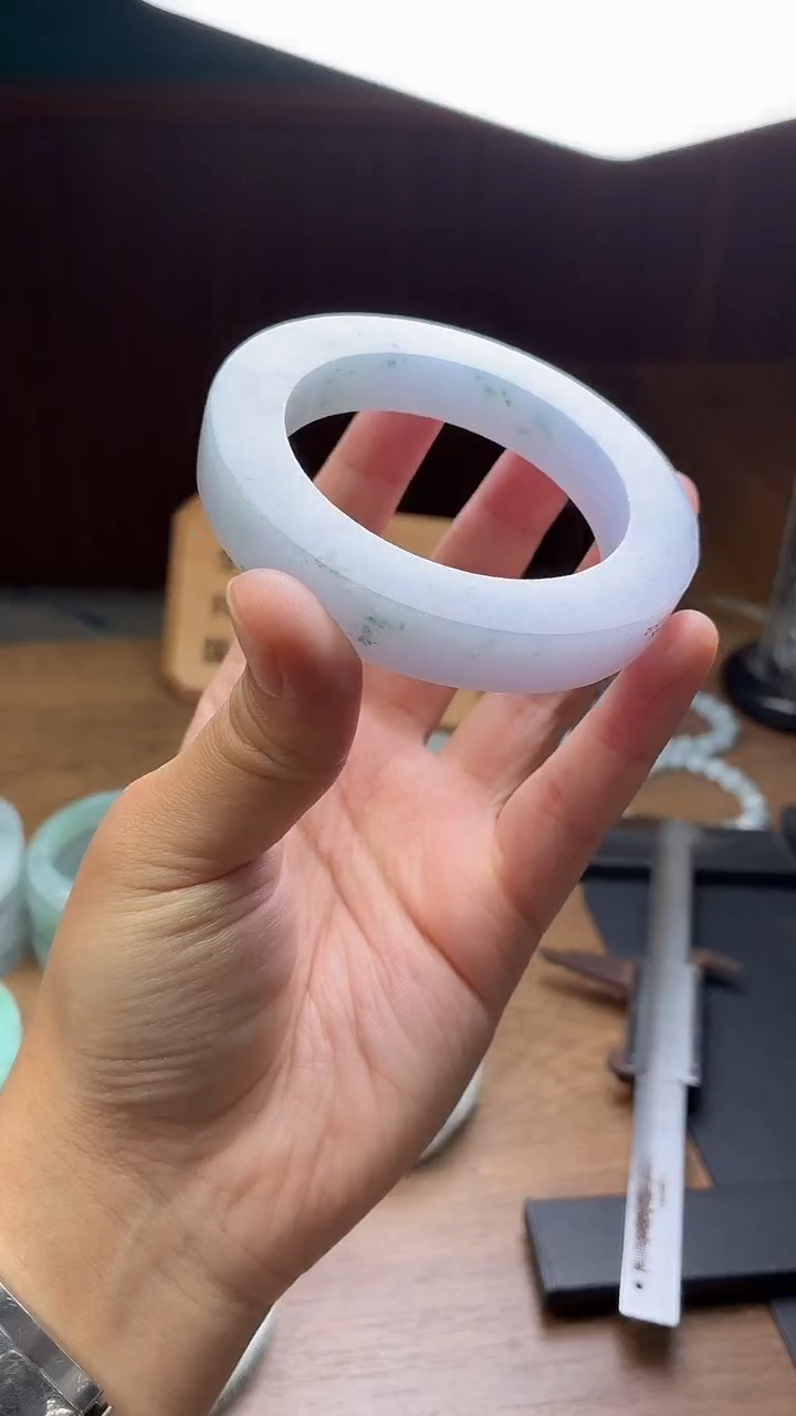 未镶嵌手镯定制翡翠英*定制