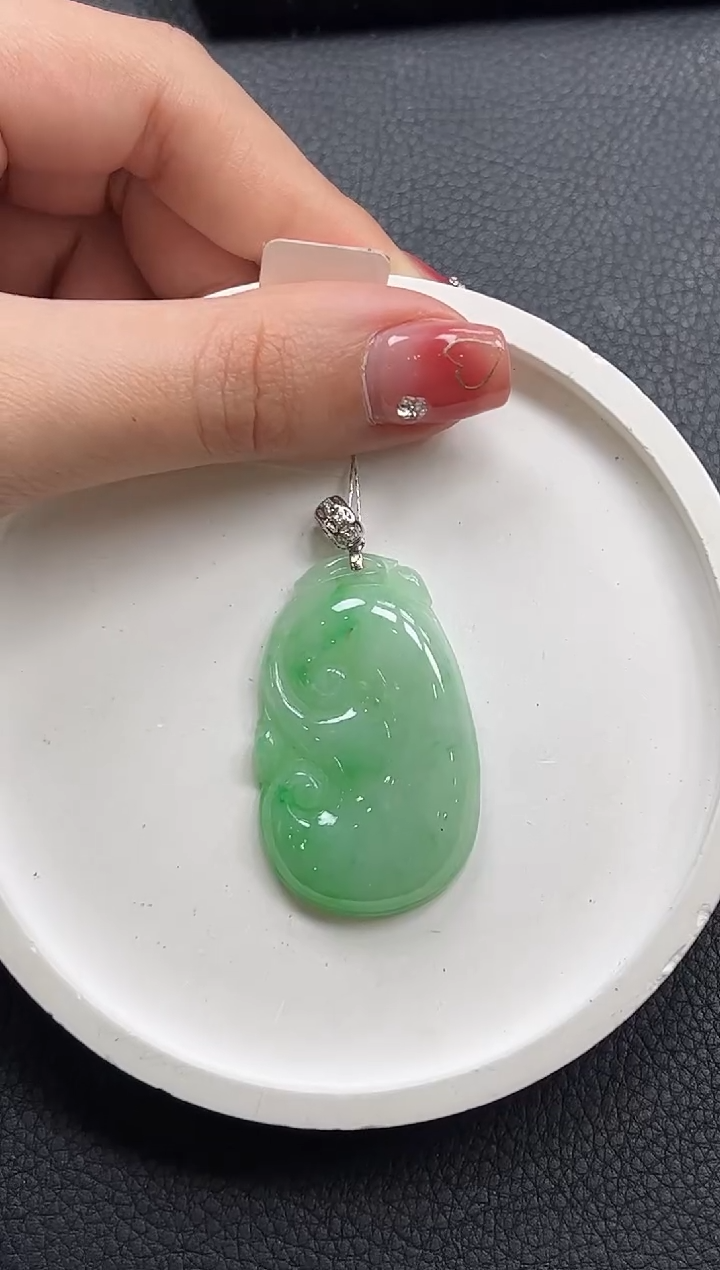 【闪购商品】翡翠颈饰18K金镶嵌如意