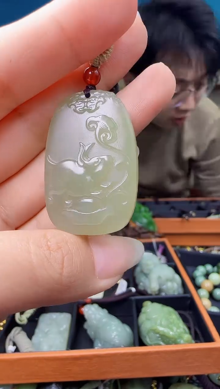 颈饰未镶嵌和田玉万*1