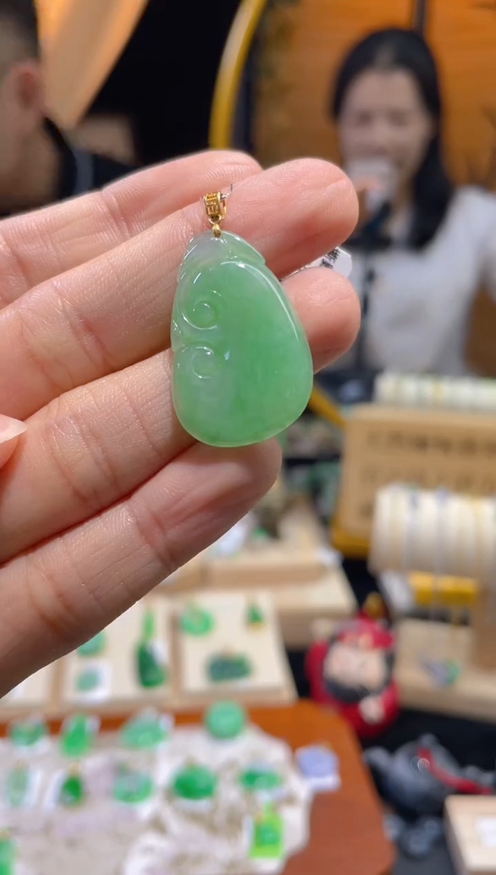 【闪购商品】翡翠颈饰18K金镶嵌假一赔三