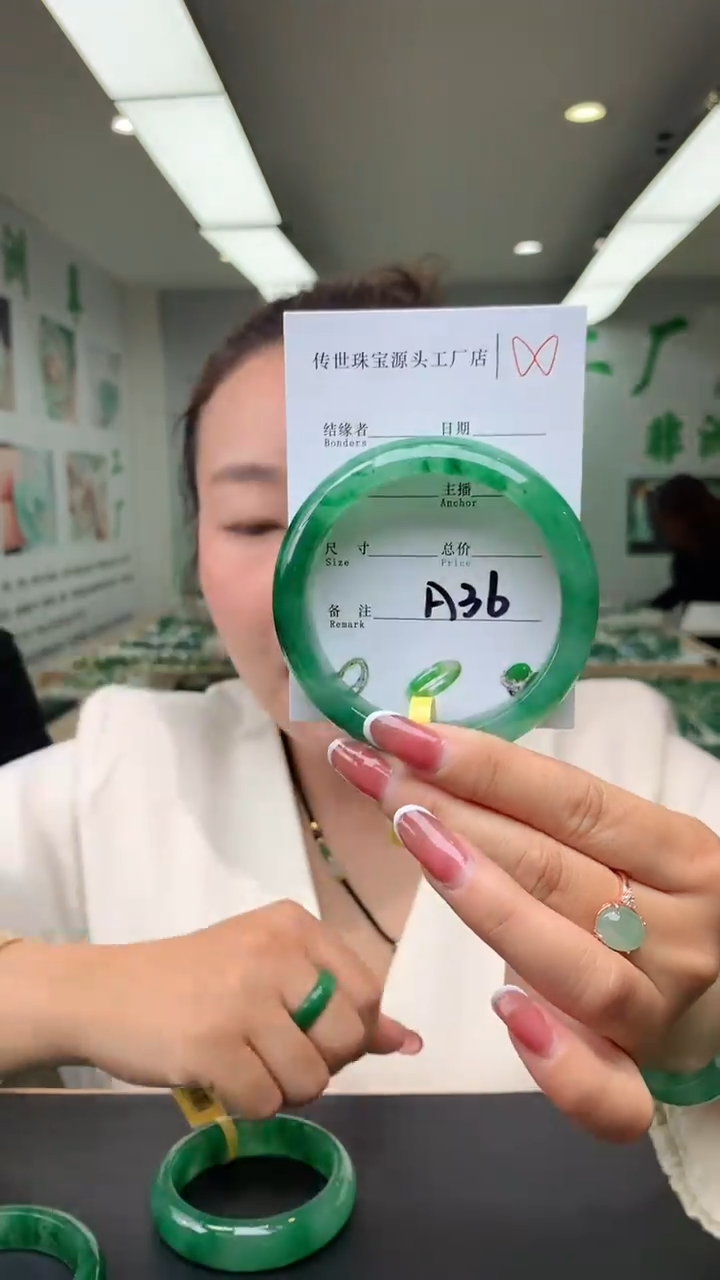 【闪购商品】石英质玉手镯未镶嵌59+