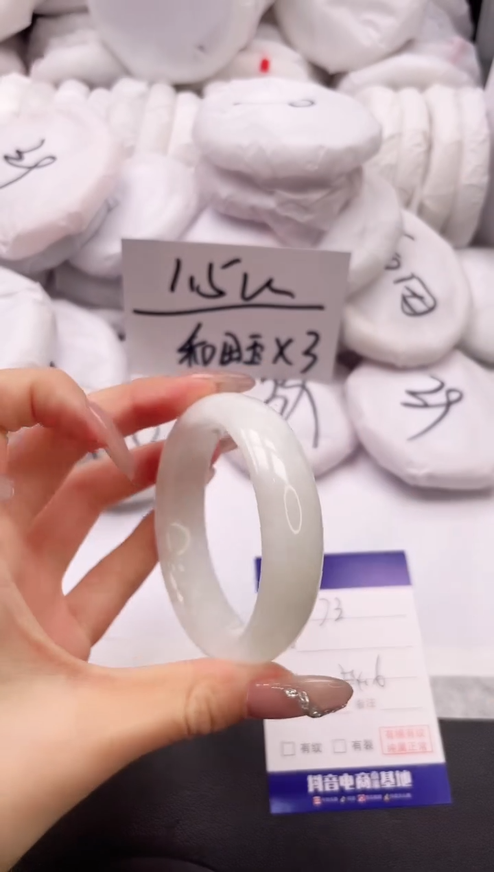 【闪购商品】和田玉手镯未镶嵌5K73-54