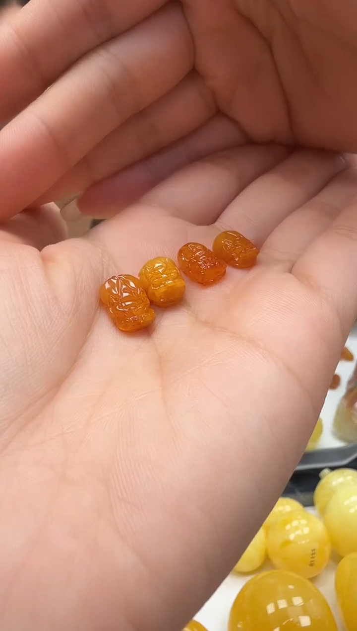 裸石琥珀未镶嵌随机一件