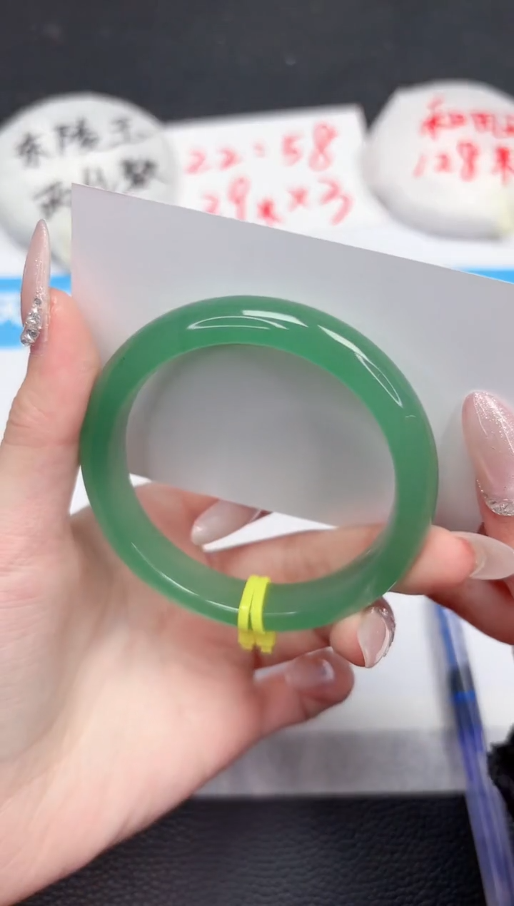 【闪购商品】石英质玉手镯未镶嵌17-54.7