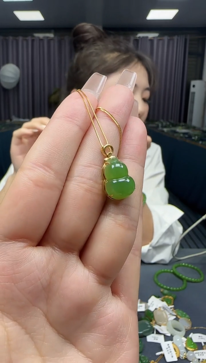 【闪购商品】和田玉挂件18K金镶嵌1