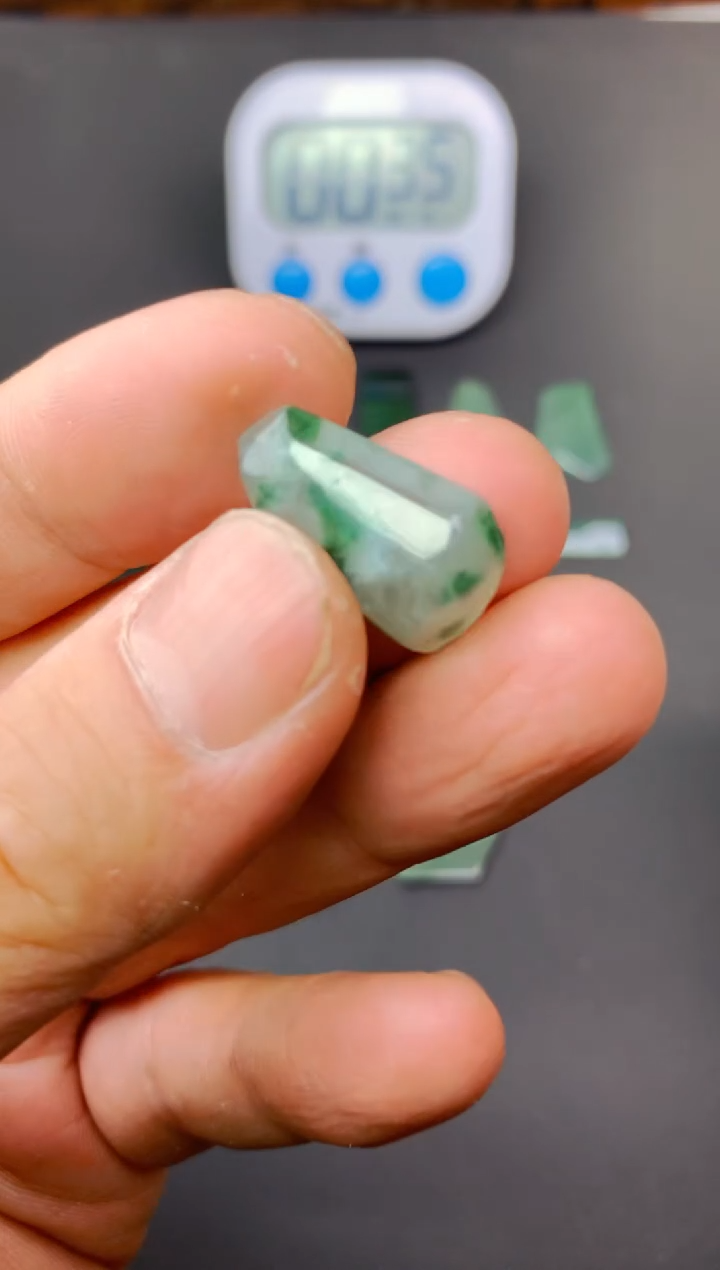 颈饰未镶嵌翡翠料子