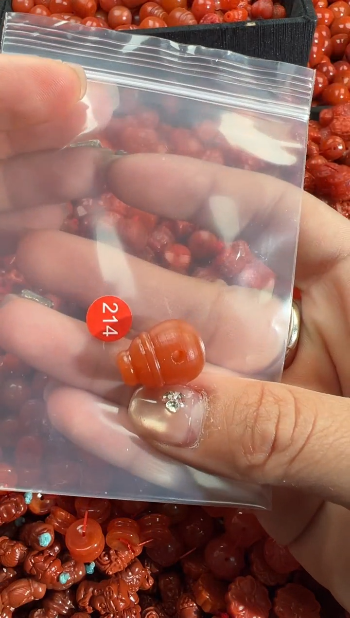 南红玛瑙未镶嵌颈饰1