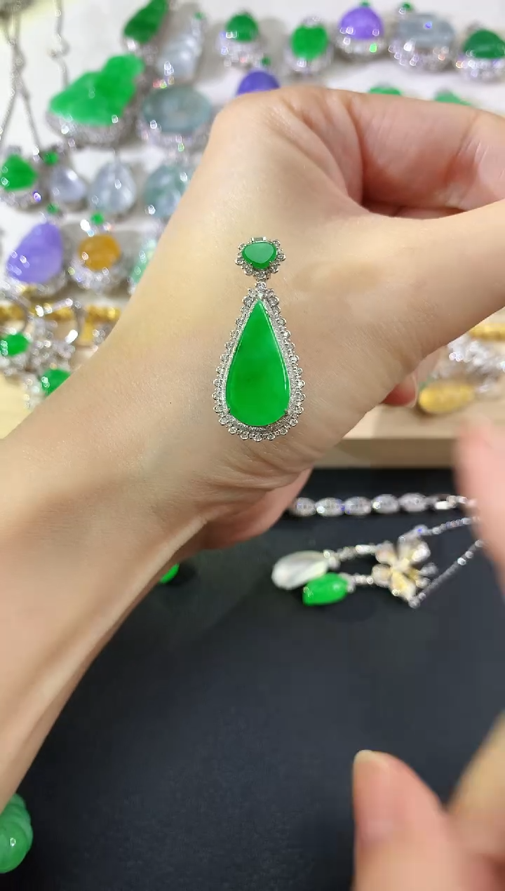 吊坠(不含链)18K金镶嵌翡翠152|13800