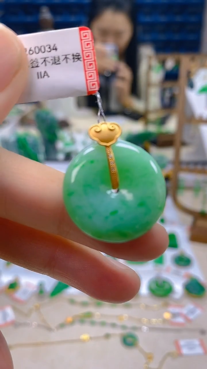 颈饰18K金镶嵌翡翠新号开播 全场乱卖