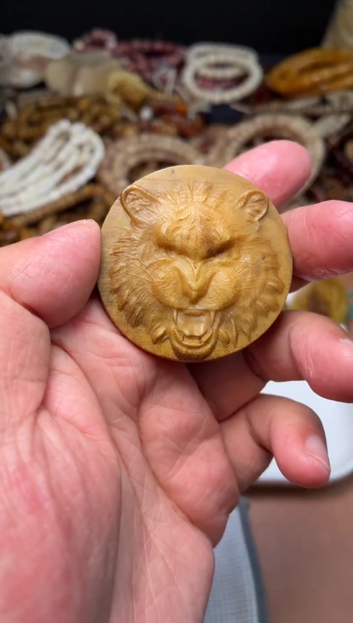 鹿骨其他?****?杂件415-鹿角雕刻老虎