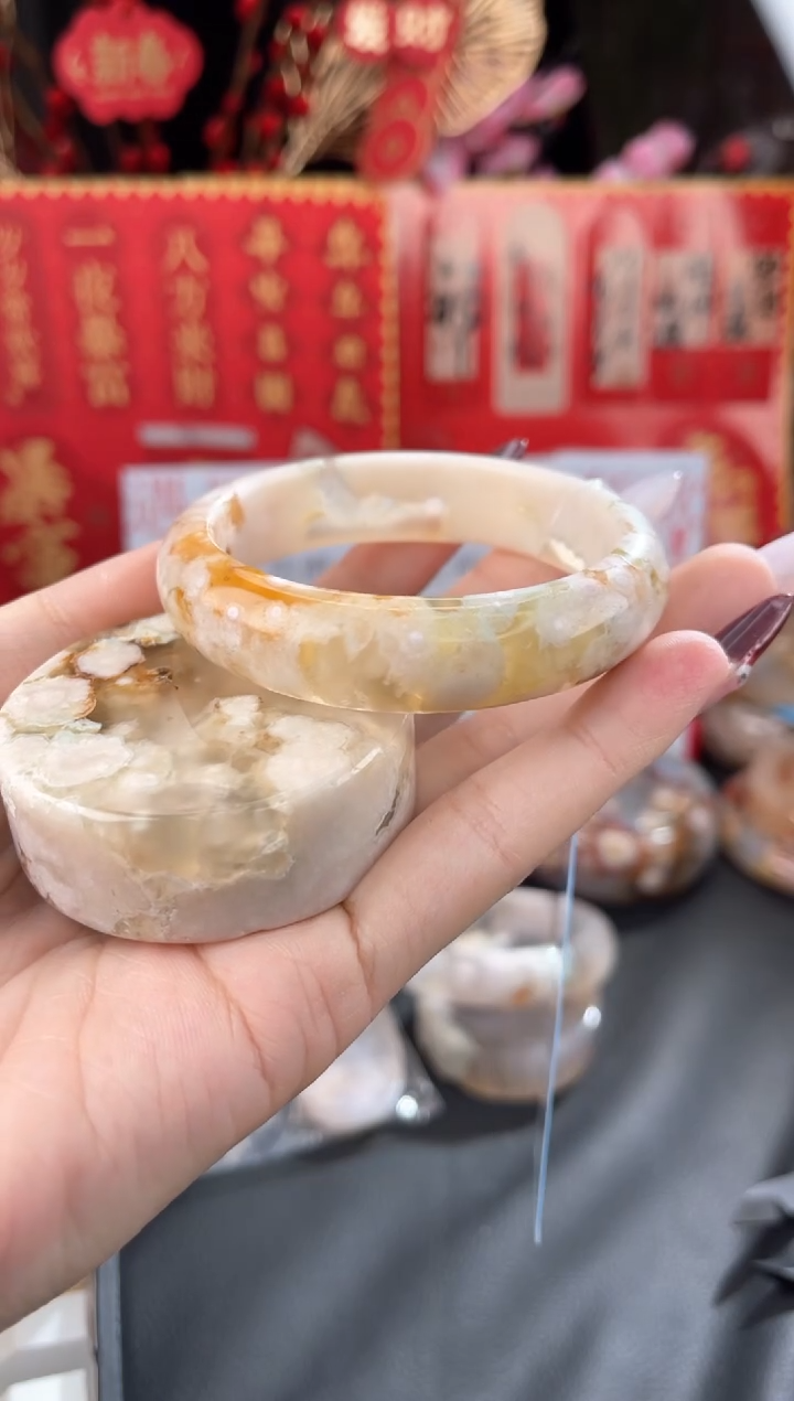 【闪购商品】石英质玉手镯未镶嵌54