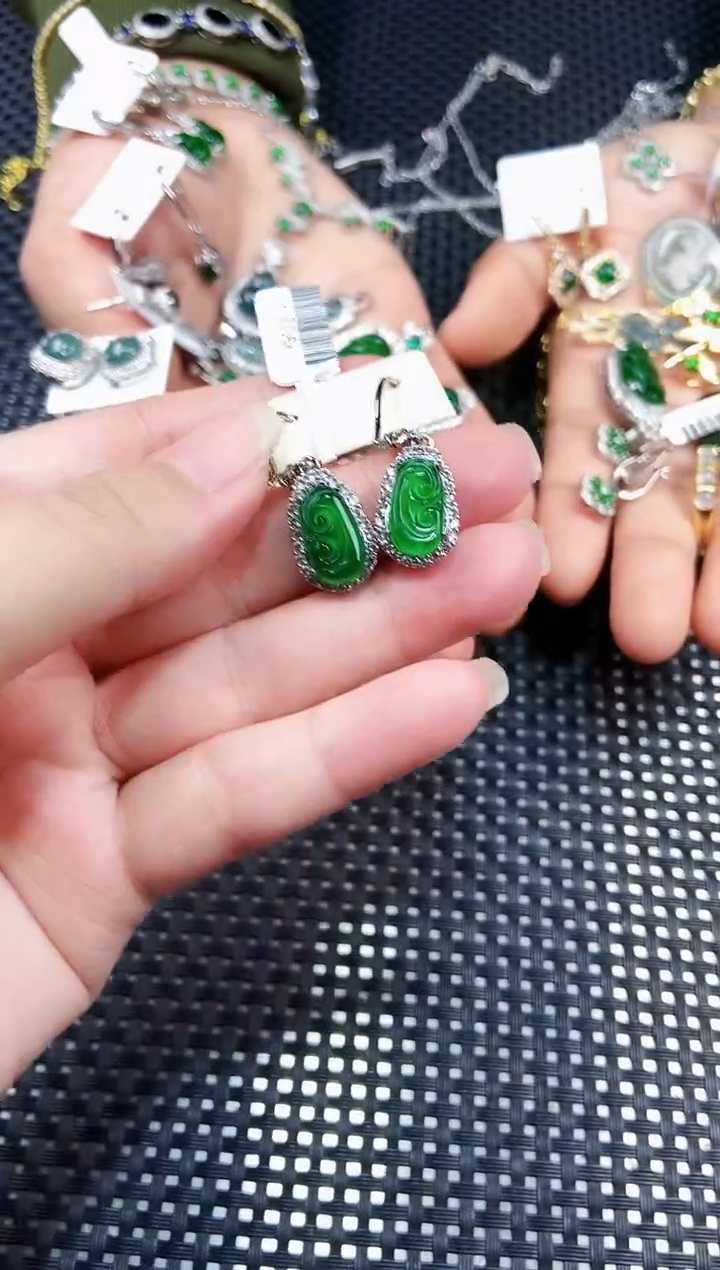 【闪购商品】翡翠耳饰未镶嵌11111111